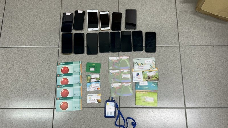 刑事局中打五隊破獲以陳姓男子為首的詐欺水房，查扣10萬元現金、手機、存簿等贓證物。記者陳宏睿／翻攝
