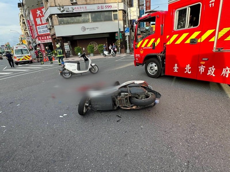 北市和平西路三段與西園路一段口,昨天發生死亡車禍。記者翁至成/翻攝 北市和平西路三段與西園路一段口,昨天發生死亡車禍。記者翁至成/翻攝