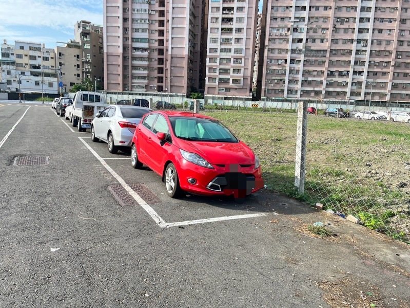 高雄市黃姓女子PO文協尋24日從陸返台失聯的姊姊,未料,今天下午在左營區尋獲黃女姊姊座車,人已成冰冷屍體。記者石秀華/翻攝 高雄市黃姓女子PO文協尋24日從陸返台失聯的姊姊,未料,今天下午在左營區尋獲黃女姊姊座車,人已成冰冷屍體。記者石秀華/翻攝