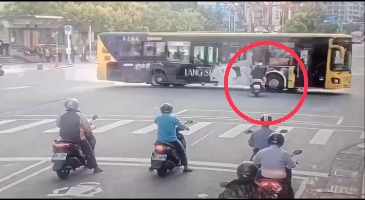 北市和平西路三段與西園路一段口,昨天發生死亡車禍。記者翁至成/翻攝 北市和平西路三段與西園路一段口,昨天發生死亡車禍。記者翁至成/翻攝