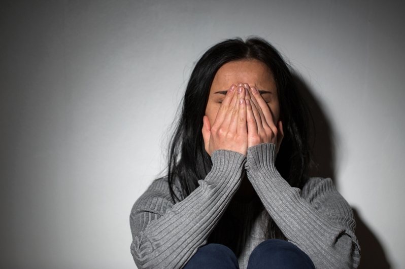 劉父替兒子照顧女友期間,竟裸闖女方睡房性侵。示意圖/ingimage 劉父替兒子照顧女友期間,竟裸闖女方睡房性侵。示意圖/ingimage