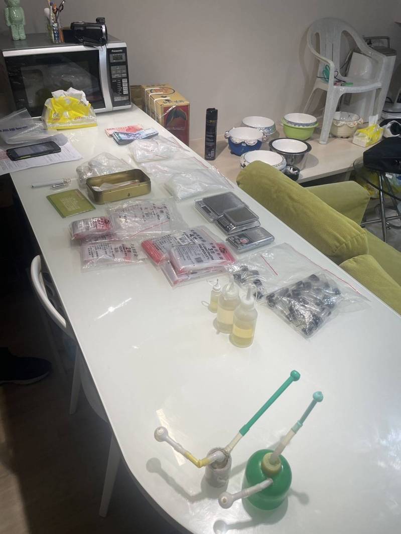 新竹縣馮姓男子涉嫌毒品不法，台中檢警在今年6月間收網抓人，查扣市價230萬元毒品。記者陳宏睿／翻攝
