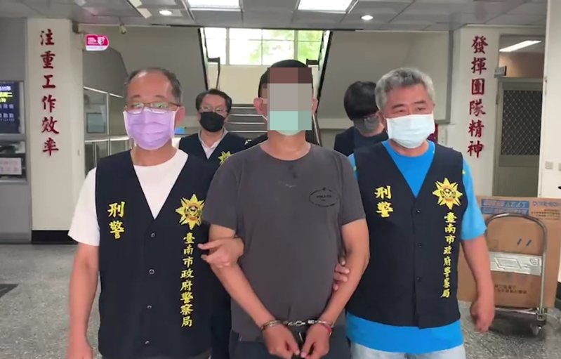 台南納骨塔業者去年間遭人恐嚇取財,警方查出前立委施台生之子、綽號「水餃」的施政男涉案,台南地院認他犯恐嚇取財未遂罪處1年,可上訴。圖/讀者提供 台南納骨塔業者去年間遭人恐嚇取財,警方查出前立委施台生之子、綽號「水餃」的施政男涉案,台南地院認他犯恐嚇取財未遂罪處1年,可上訴。圖/讀者提供