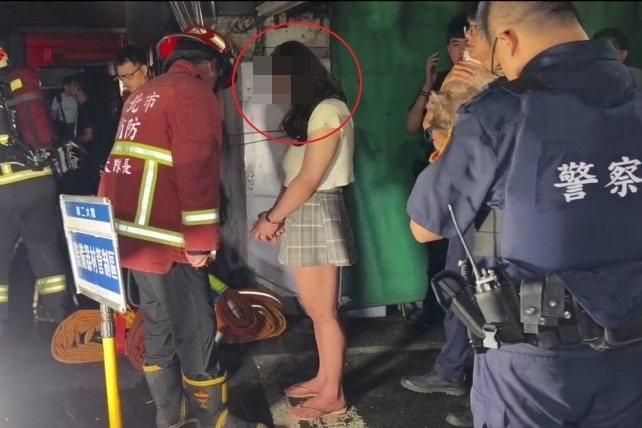 曾姓男子昨天凌晨涉嫌在租處縱火，事後男扮女裝到派出所報案；他去年就曾犯下類似縱火案件。記者曾伯愷／翻攝
