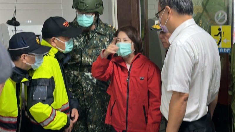 安泰醫院火警，現場緊急疏散病患，縣長周春米及安泰醫院榮譽院長立委蘇清泉也到場關心。記者劉星君／攝影