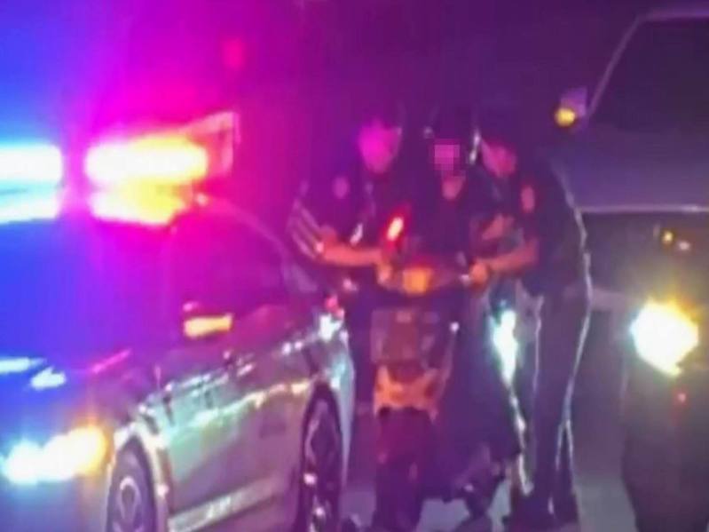 一名76歲阿伯今天凌晨騎機車誤上國道一號,從台中一路南下彰化騎了近十公里,被國道警察護送攔下。圖/翻攝自高公局1968即時路況網 一名76歲阿伯今天凌晨騎機車誤上國道一號,從台中一路南下彰化騎了近十公里,被國道警察護送攔下。圖/翻攝自高公局1968即時路況網