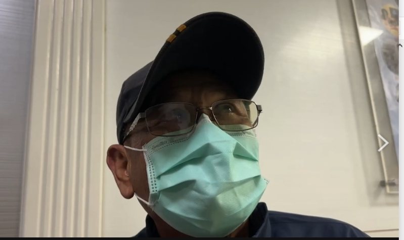家住枋寮的李先生陪同太太到醫院洗腎，遇上火警從6樓順利疏散逃生。記者徐白櫻／翻攝